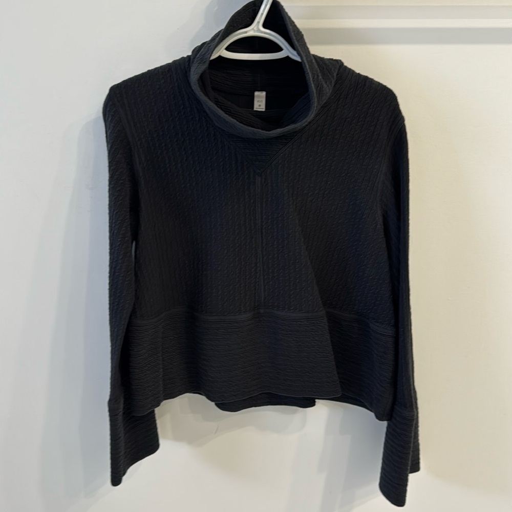 Lululemon pullover xs/s black turtleneck sweater